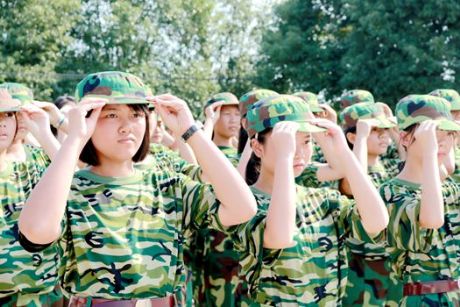 多彩军训，洋溢青春